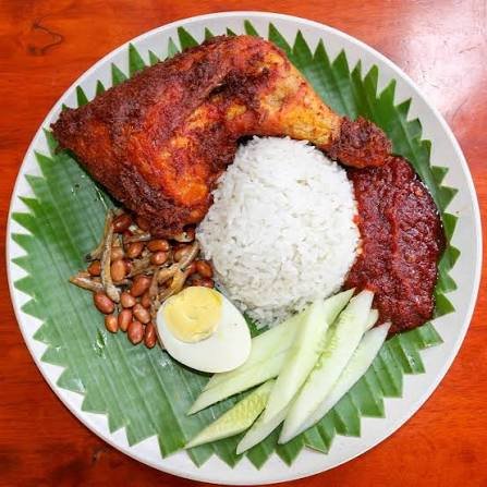 Village Park餐厅内部座位区,Damansara美食推荐